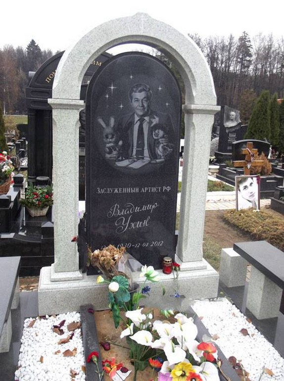 Фото могил знаменитостей на троекуровском кладбище