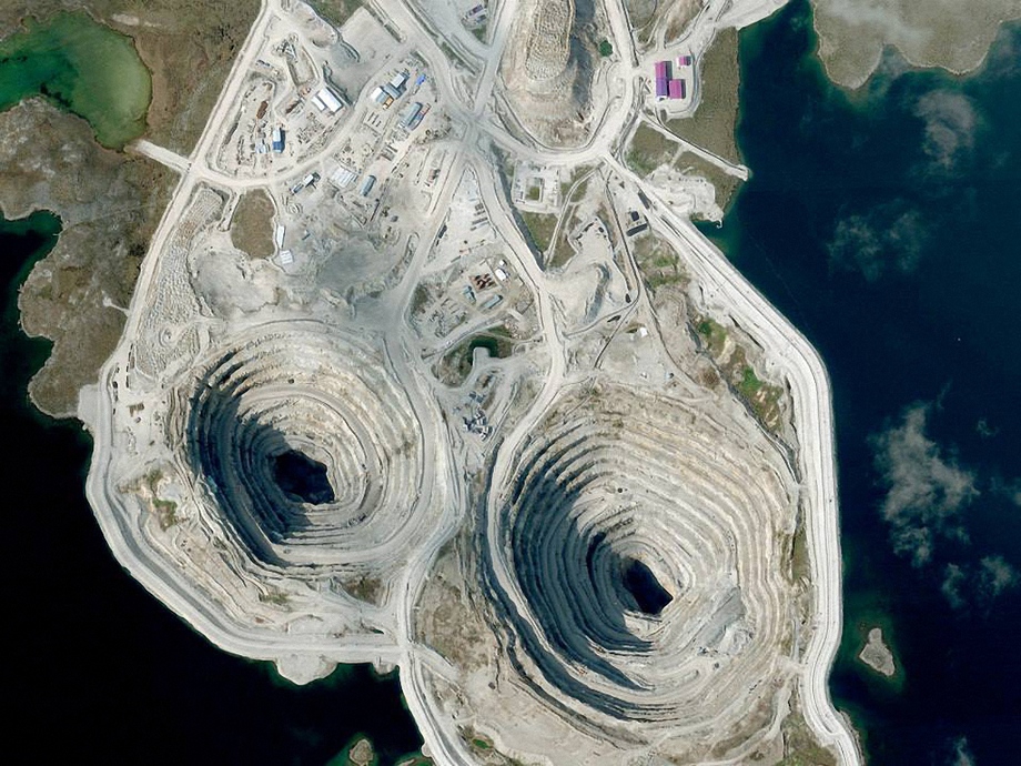Карта самый большой объект. Алмазный рудник Дьявик (Канада). Алмазный карьер Дьявик Канада. Дайавик Канада месторождение. Алмазная шахта Диавик Канада.