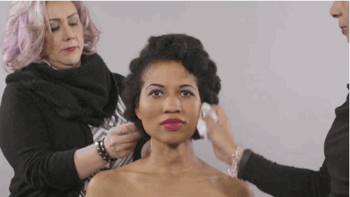 100-летняя история макияжа и причесок темнокожих за одну минуту