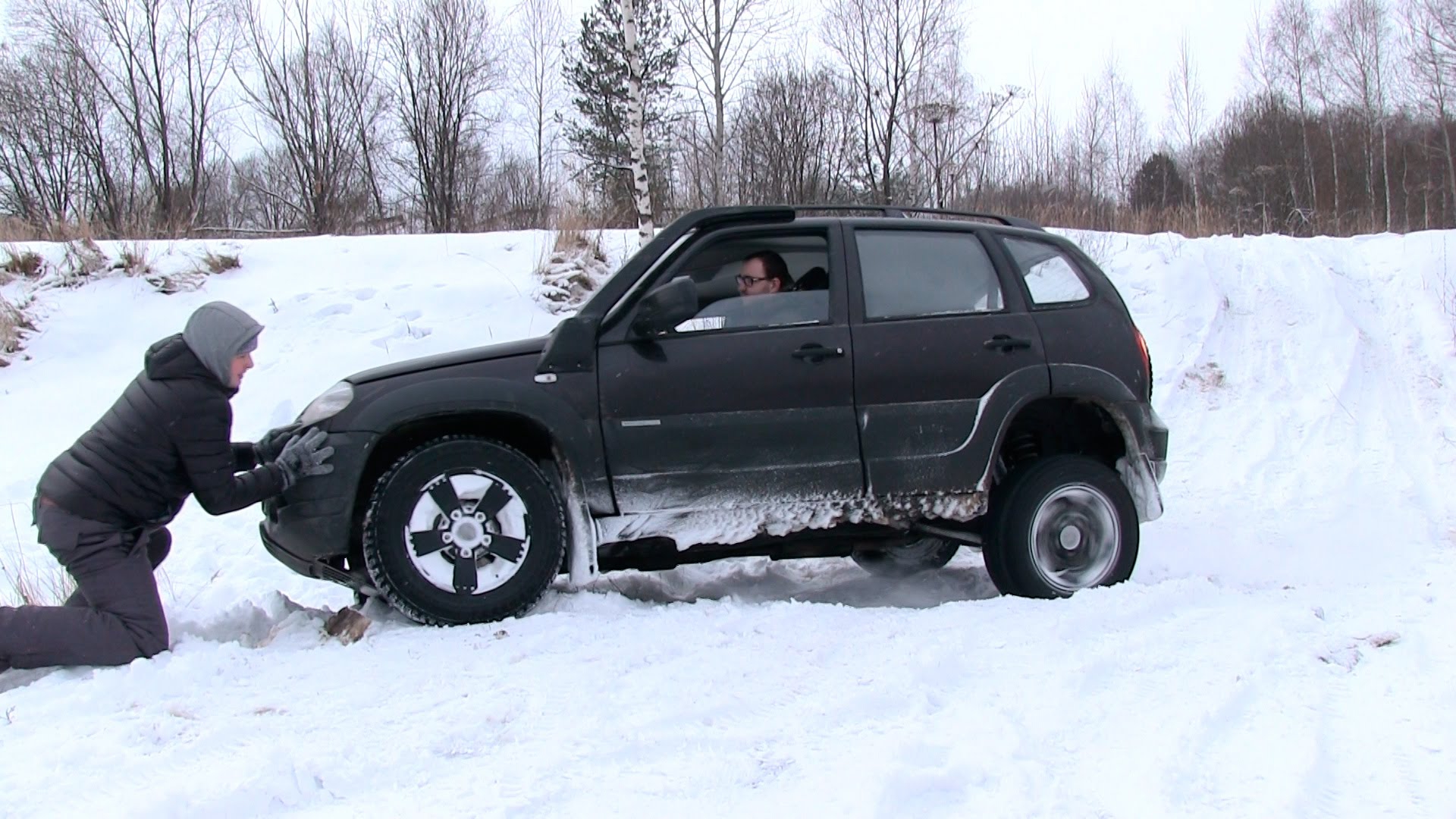 Нива против Subaru Forester - Оффроад сравнение в снегу