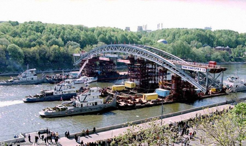Как передвигали мост в Москве