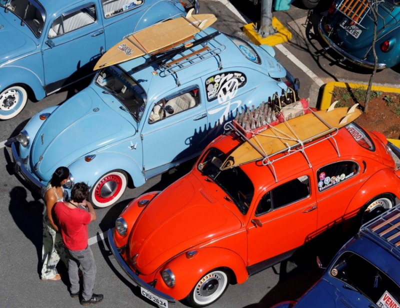 Cобрание владельцев VW Beetle в Бразилии