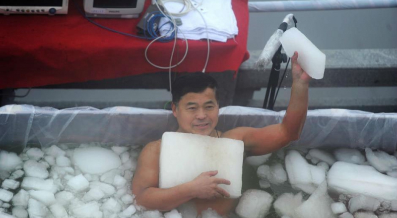 Соревнования по сидению в ледяных ваннах