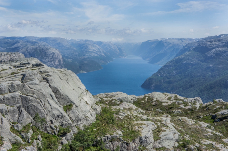 Норвегия не такая, конечно, безлюдная как Гренландия 