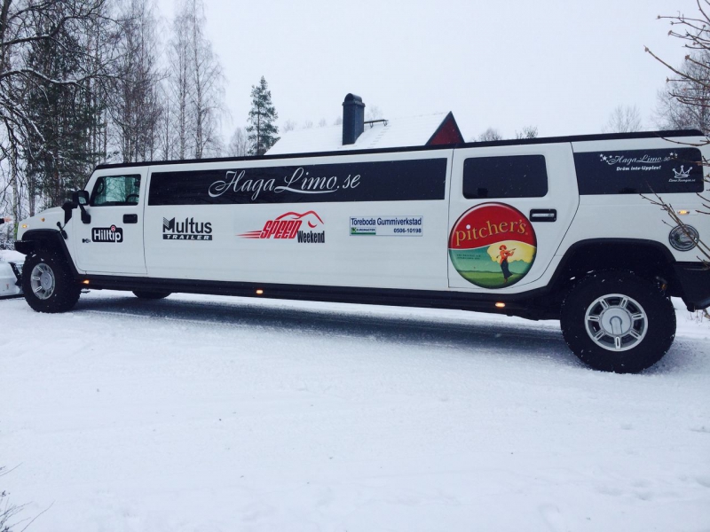 Лимузин-снегоуборщик для деревенских свадеб