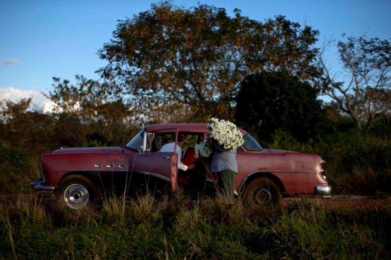 Продавец цветов на Кубе 