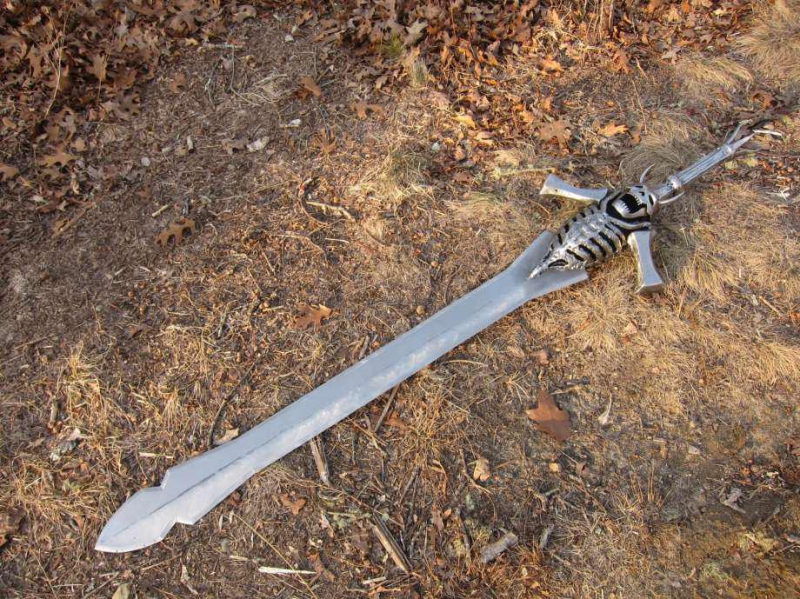 Кузнец и его необычные мечи
