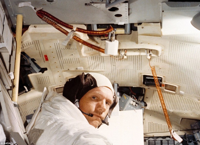 Жена Нила Армстронга обнаружила в чулане сумку знаменитого астронавта