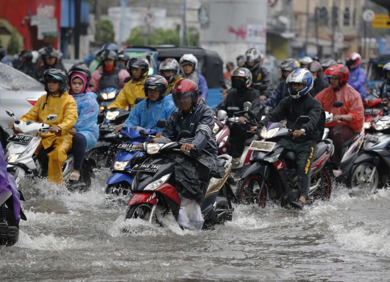 Сильные наводнения в Индонезии