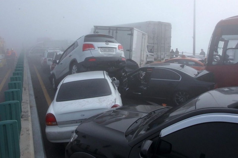 Авария в Южной Корее с участием ста автомобилей