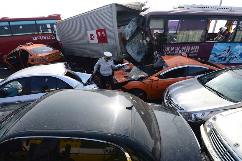 Крупные аварии в мире. Авария машины в Южной Корее. Корейские автокатастроф.