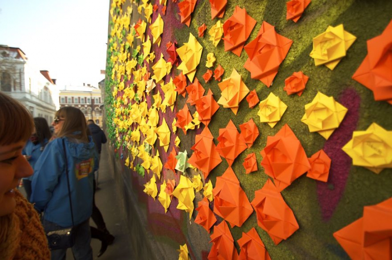 Стена оригами в Румынии