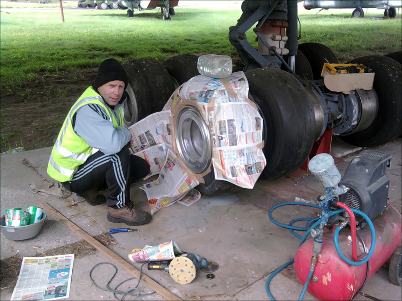 Волонтеры пытаются восстановить первозданный облик Ту-144
