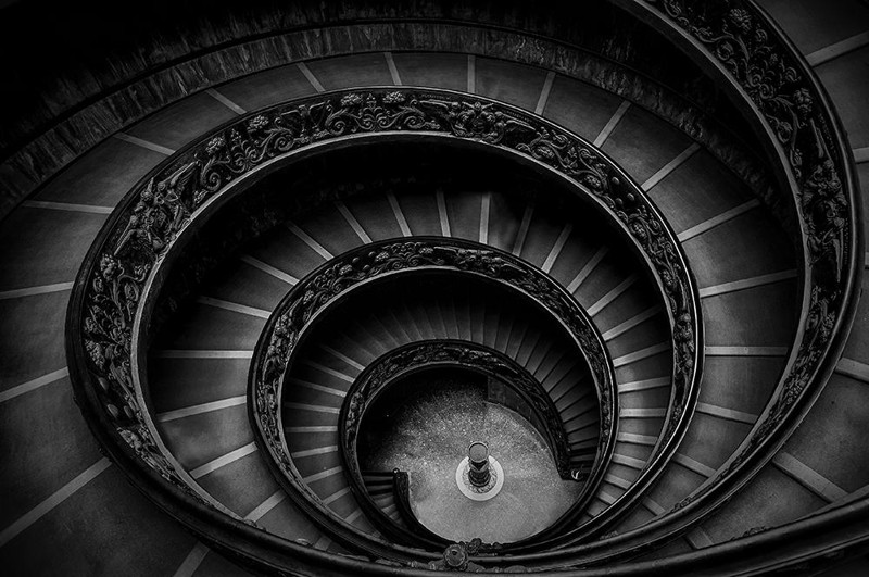 Коллекция чарующих фотографий спиральных лестниц