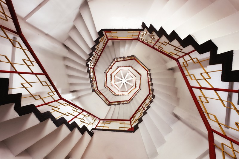 Коллекция чарующих фотографий спиральных лестниц