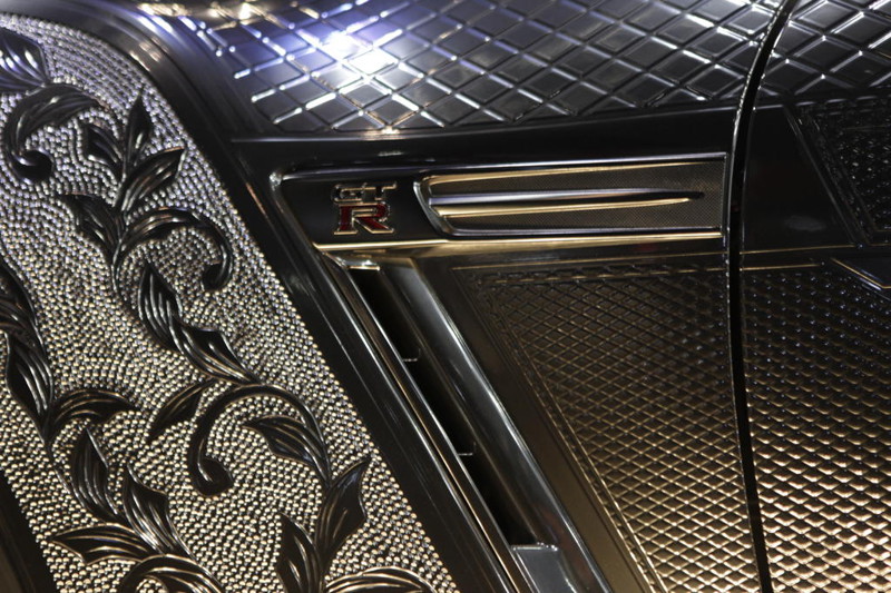 Стайлинг Nissan GT-R под рельефную роспись из железа