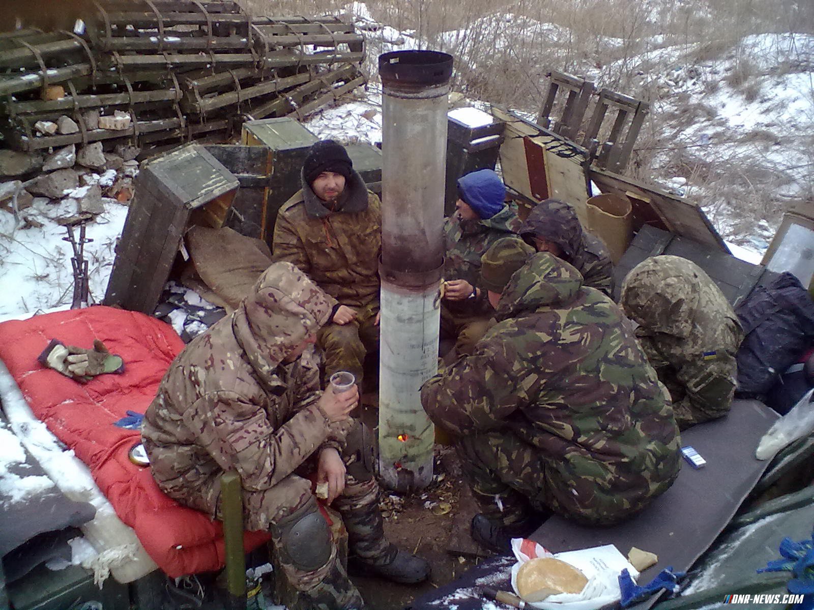 Военный бомж. Нищие украинские военные. Украинские солдаты военные бомжи.
