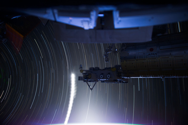  Фото из космоса с длинной выдержкой