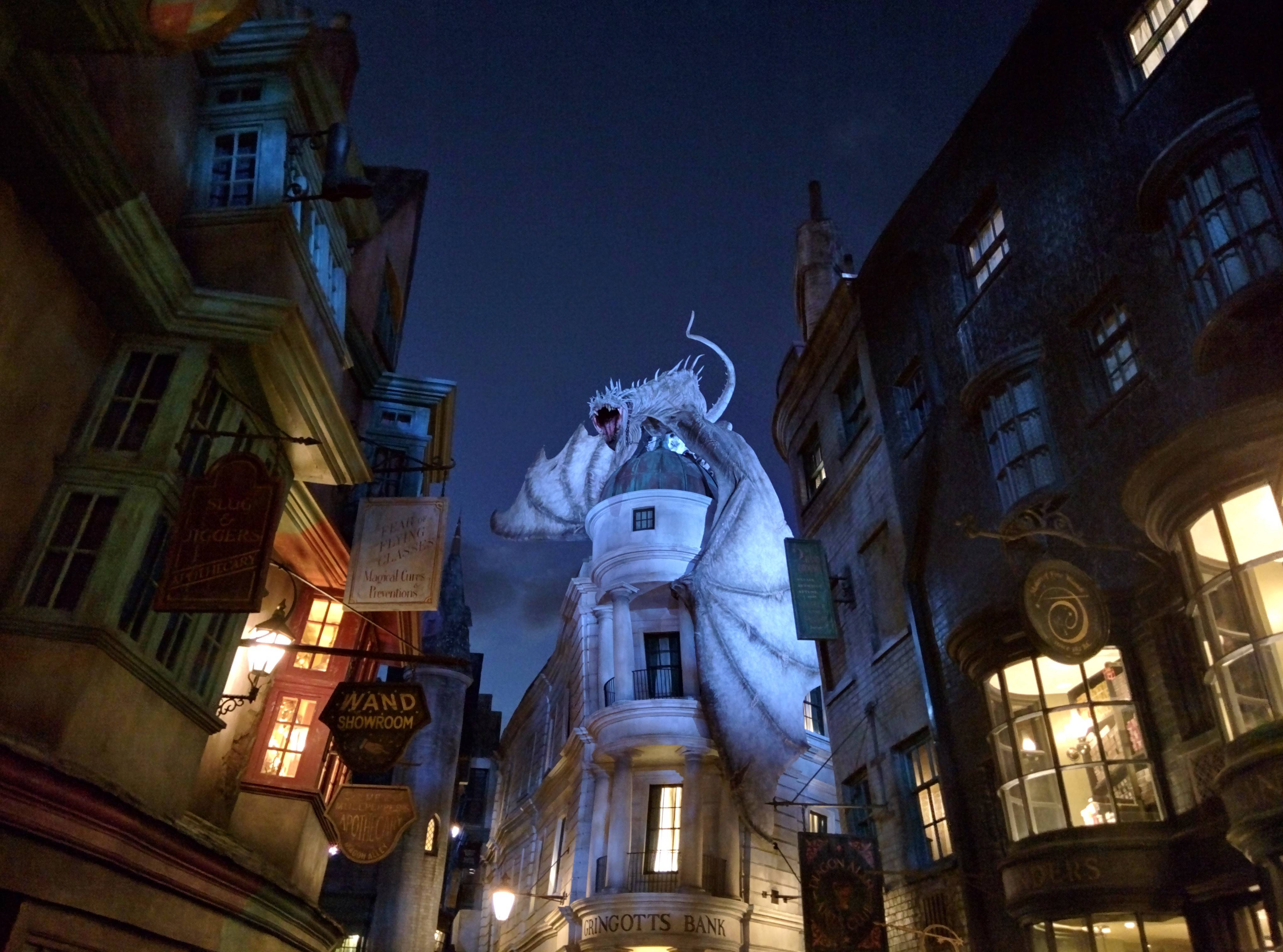 Дракон в центре города