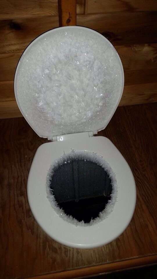 Туалет замерз