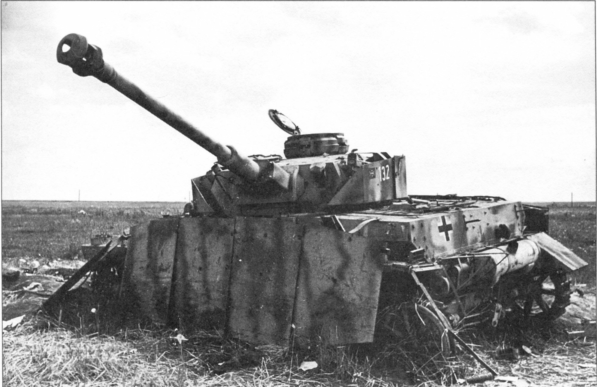 Немецкие танки курская. Подбитый танк тигр Курская битва. PZ IV Ausf h Курская дуга. PZ 4 Ausf h на Курской дуге. Танк тигр Курск 1943.