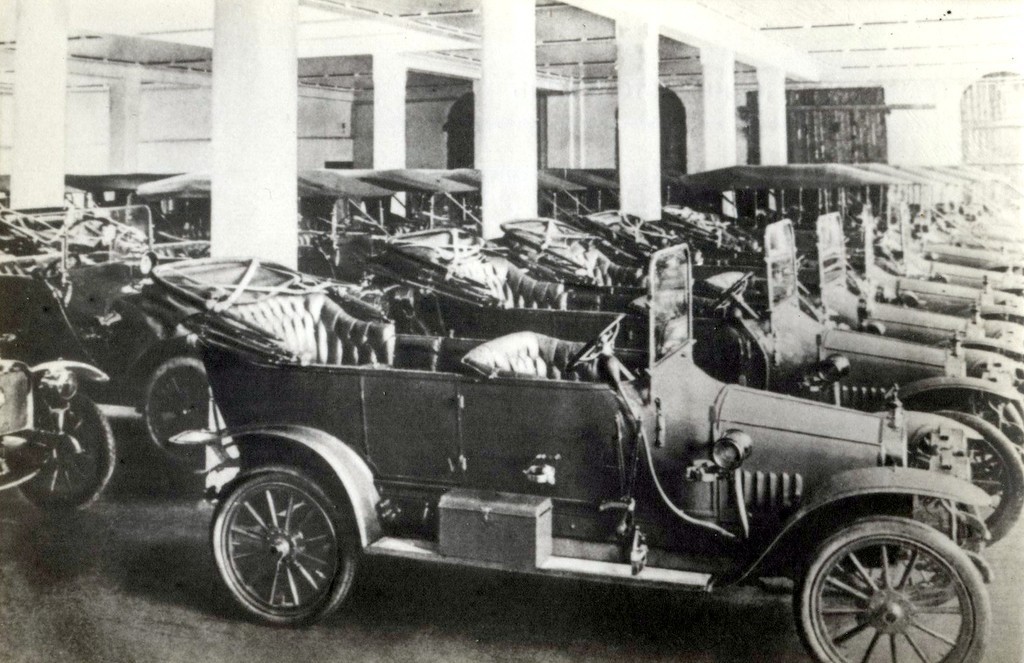 "Руссо-Балт-С12/20" с четырёхместным кузовом "торпедо". 1911 год.