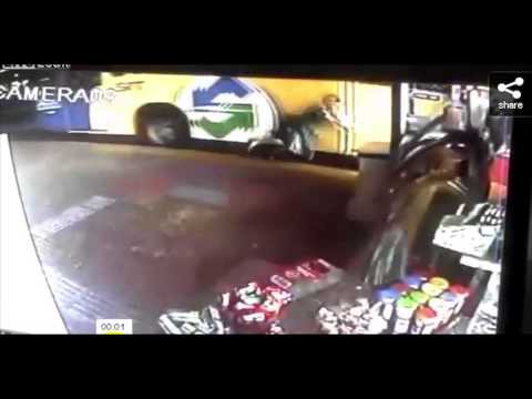 Женщина раздавлена автобусом в Бразилии 