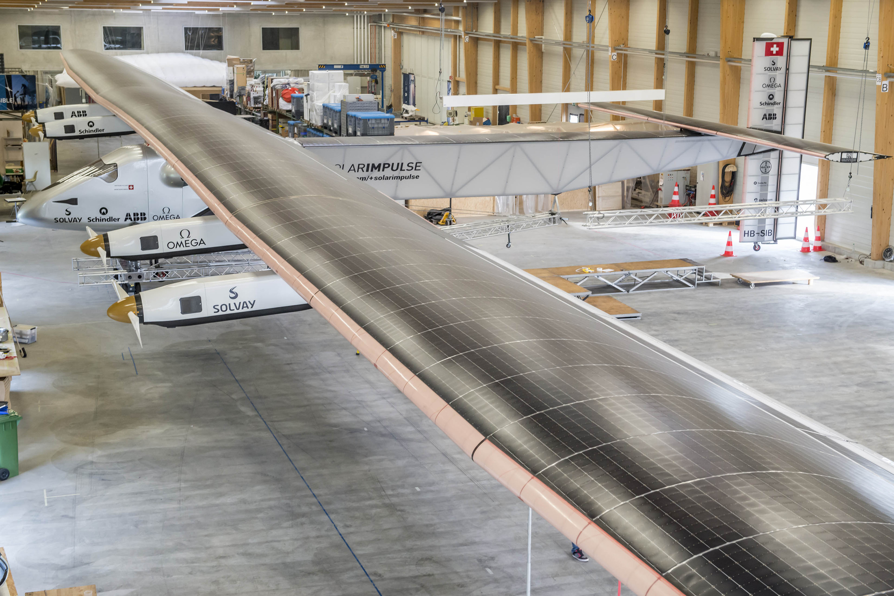 Самолет с солнечными батареями загрузить