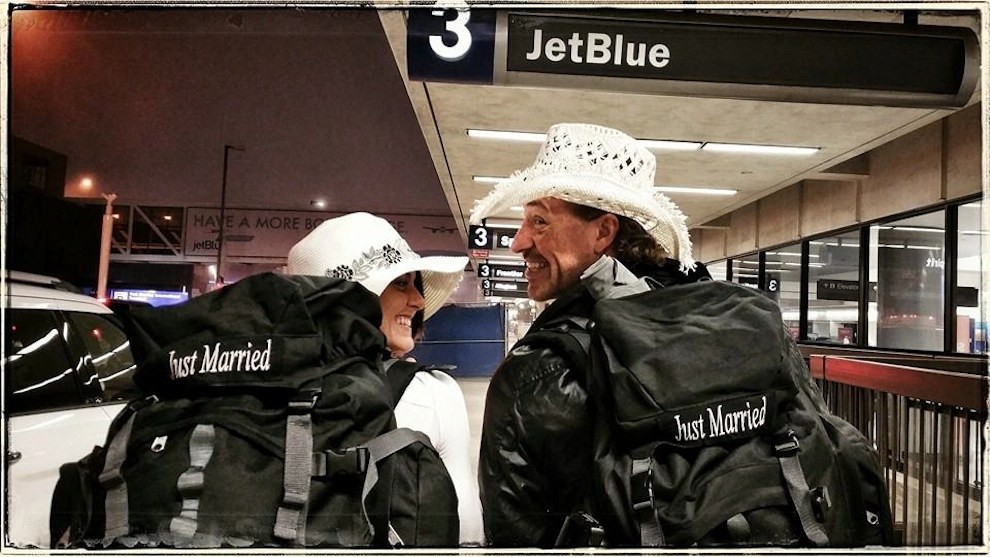 8 февраля пара собрала два больших рюкзака и полетела в Боготу, Камбоджа, так и началось их трехмесячное путешествие 