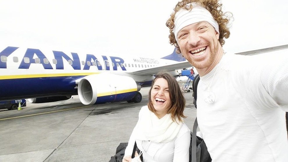 Пара утверждает, что кругосветное путешествие, а именно билеты на самолеты обошлись им в 3000 долларов на человека. Всего влюбленные посетят 11 стран. 