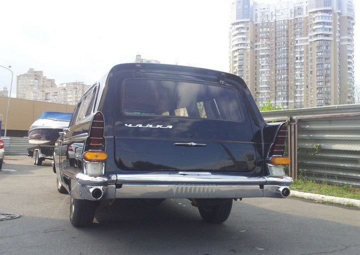Редчайший универсал ГАЗ-13С: «Черная врачиха»