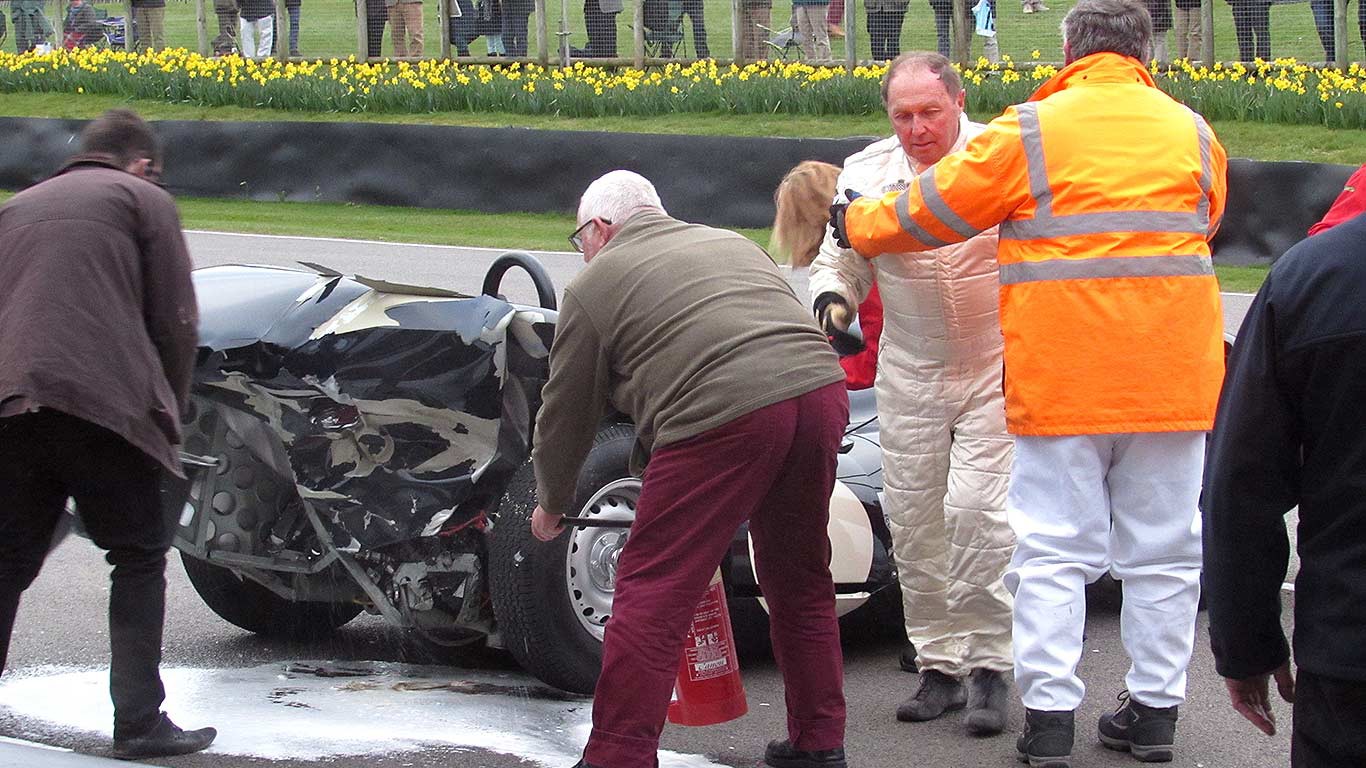 Авария с раритетными Mercedes и Jaguar на трассе в Гудвуде