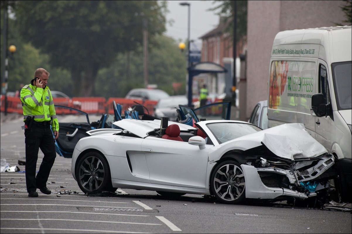 Accident crash. Audi r8 crash.