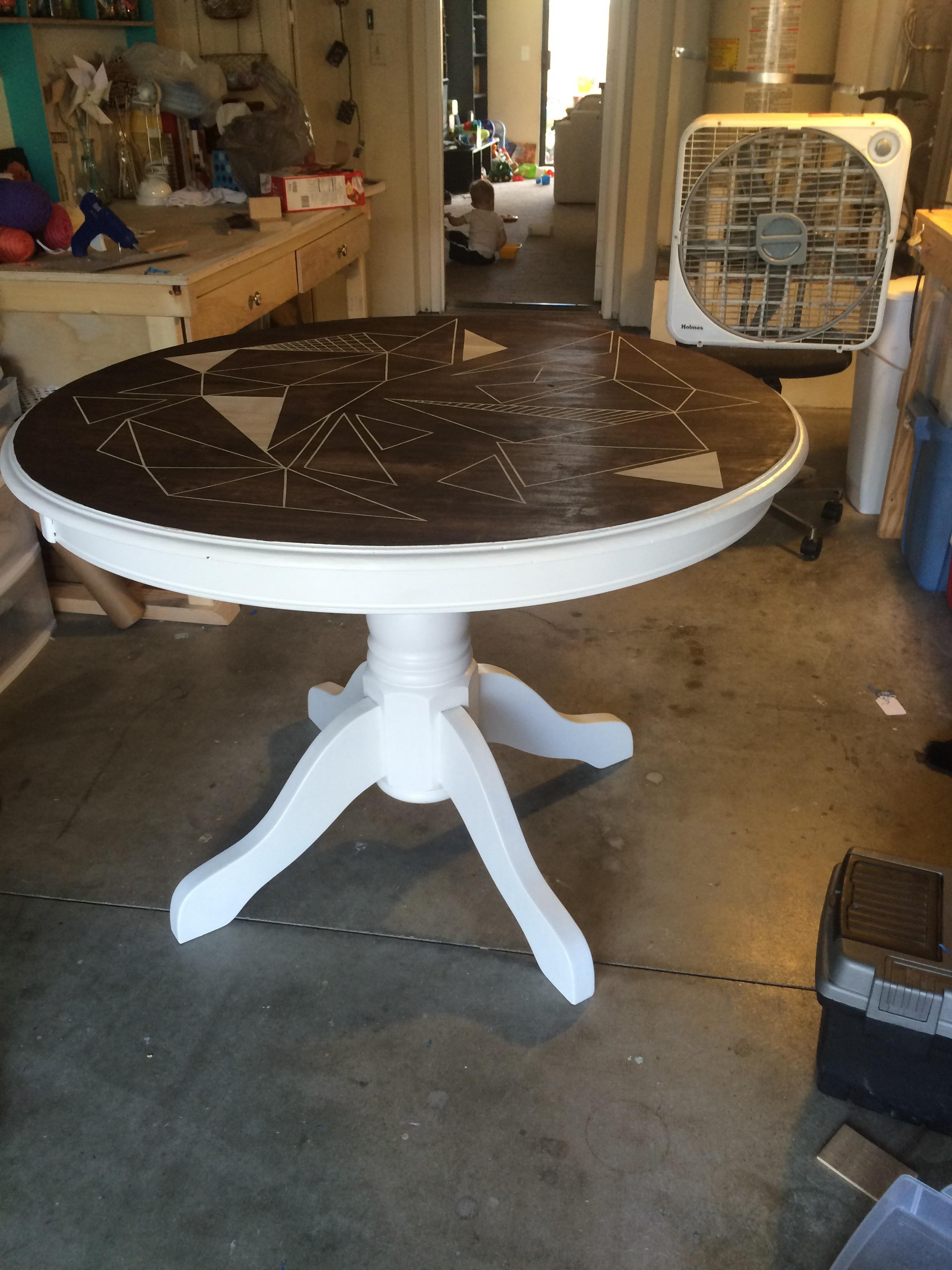 Реставрированный круглый стол