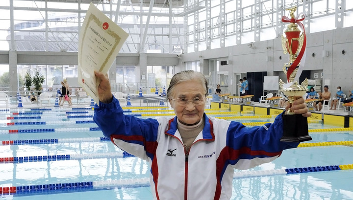 100-летняя японка установила рекорд в заплыве на полтора километра