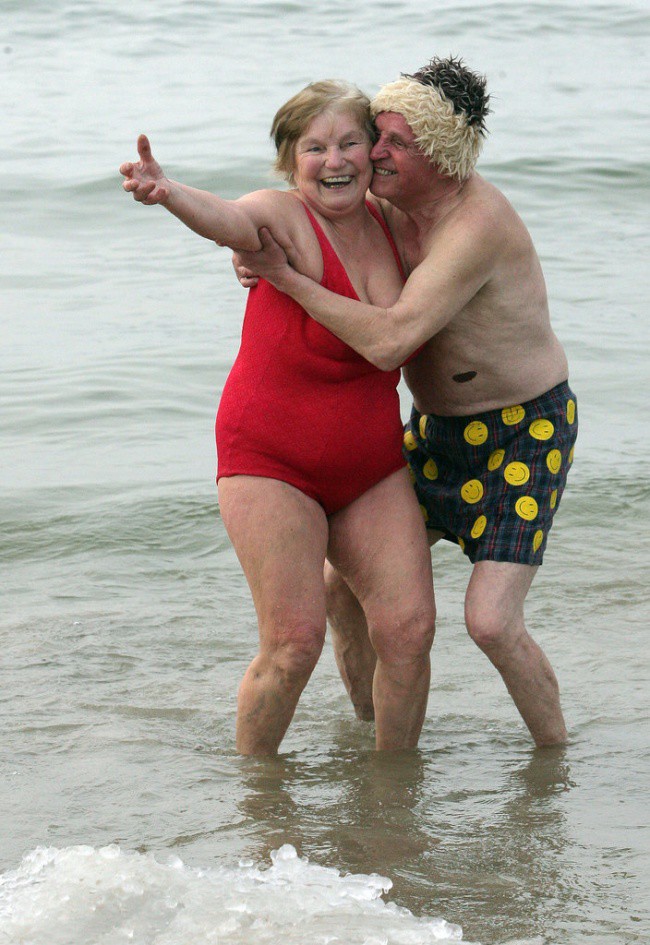 Фото старушек на пляже