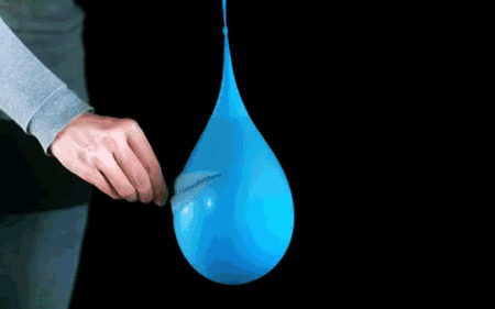 26. Лопающийся шарик с водой в замедленной съемке