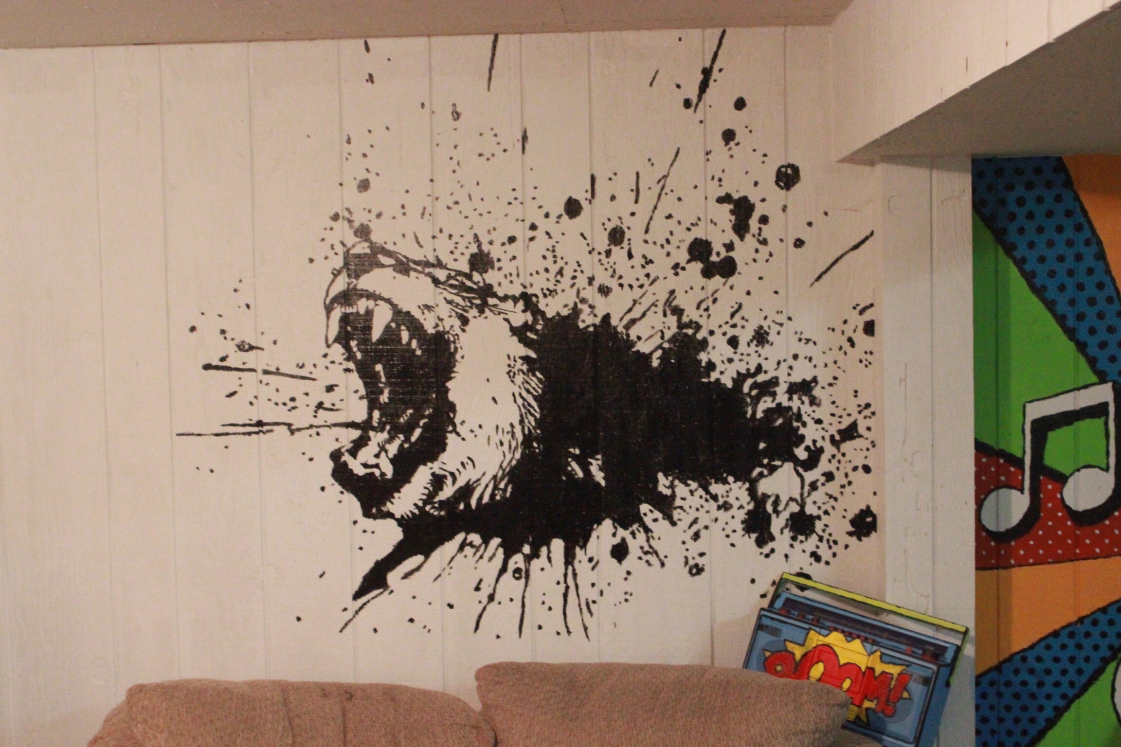 Изрисованные стены. Рисунки на стену. Стена для рисования. Рисунок на стене в квартире. Рисунок на стене своими руками.