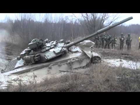 Танк Т-90 1000 л.с застрял в грязи  