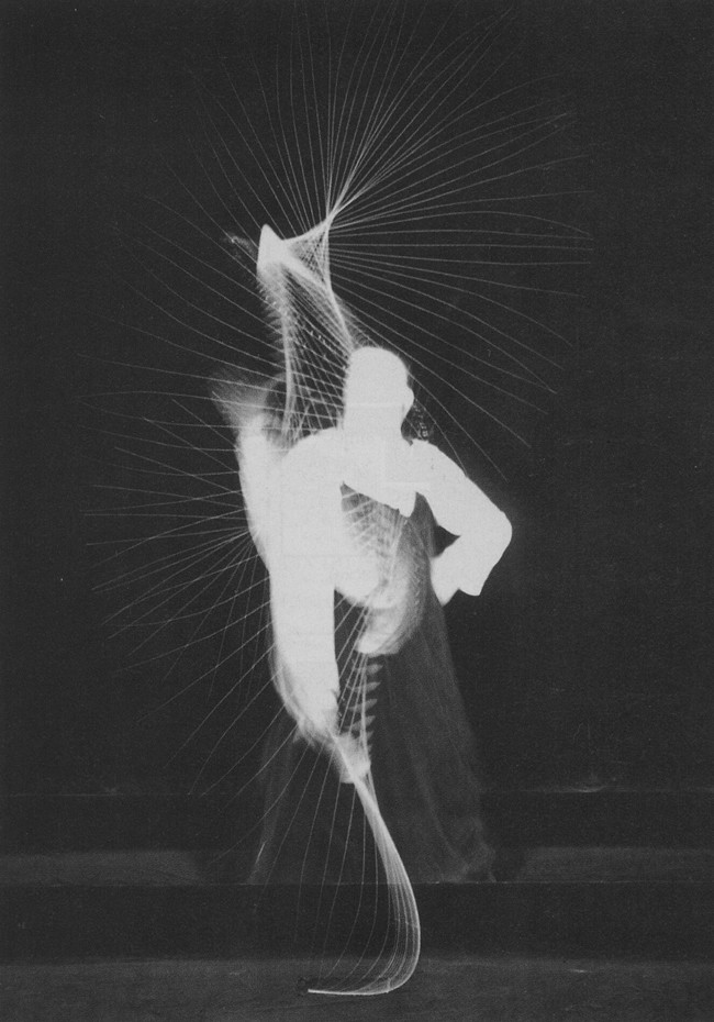 Салютующий фехтовальщик. 1938.