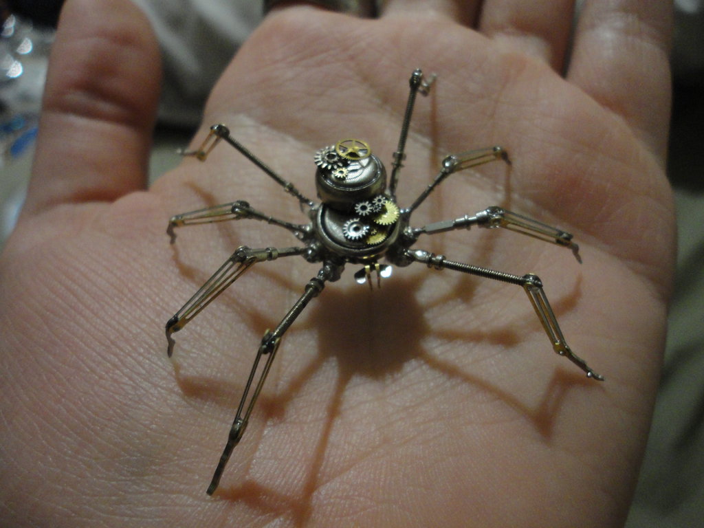 Самодельный паук. Паук из радиодеталей. Паук из радиоэлементов. Паук из подшипников.