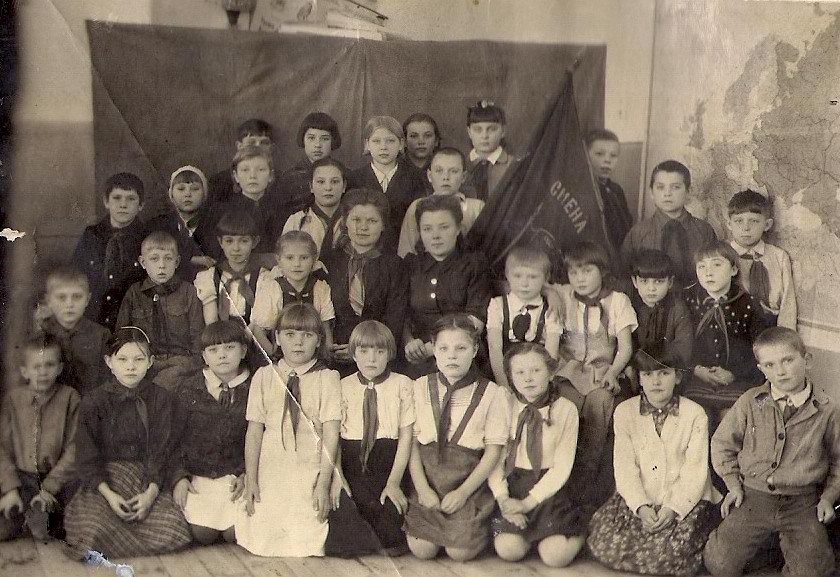 Первый пионерский отряд школы из Красноуральска.