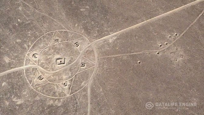 Зенитно-ракетный комплекс на авиабазе Неллис, штат Невада, США, фото из космоса.