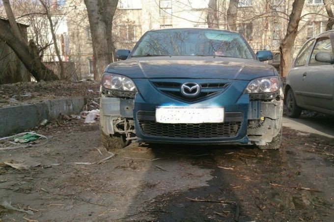 В Екатеринбурге с корнем выдирают из автомобилей "противотуманки"