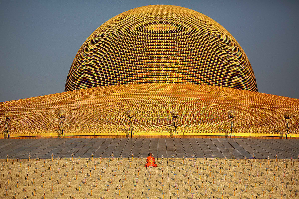 Буддийский храм с миллионом золотых статуэток