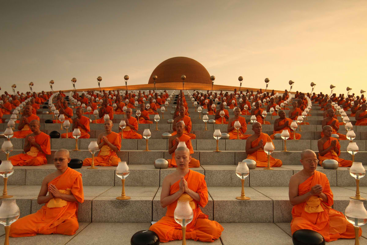 Буддийский храм с миллионом золотых статуэток