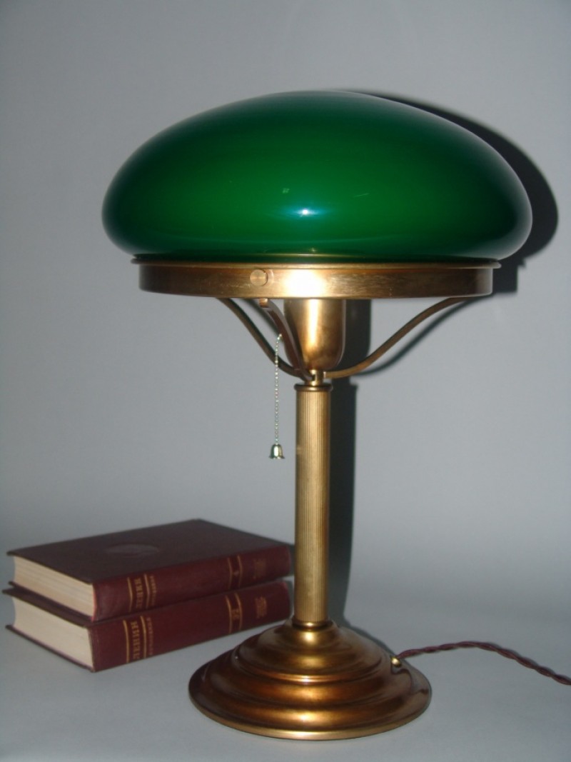 Настольные лампы с зеленым абажуром купить. Настольная лампа Favel 05122/000lt. Зеленая лампа 1993. Лампа с зеленым плафоном el 7513. Старая настольная лампа.
