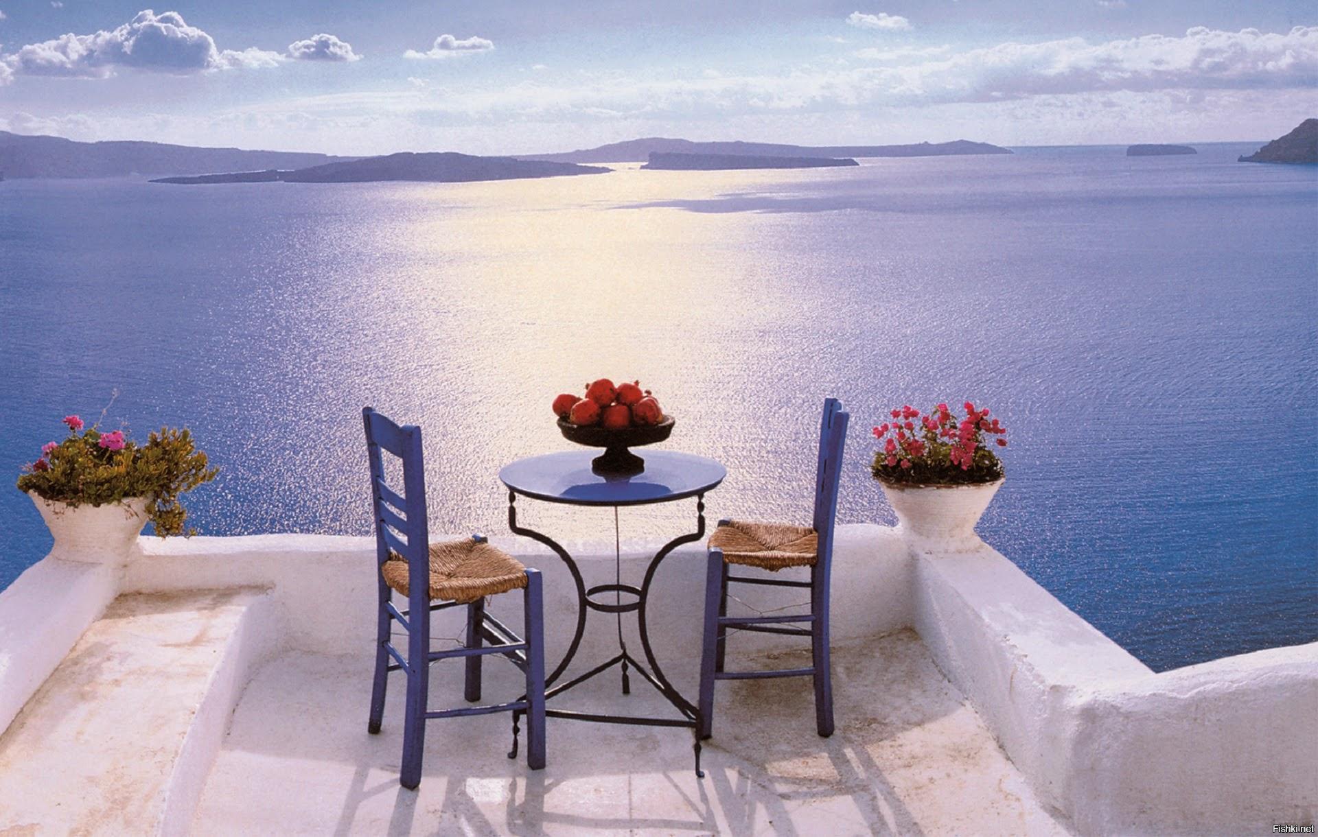 Столик с красивым видом Греция