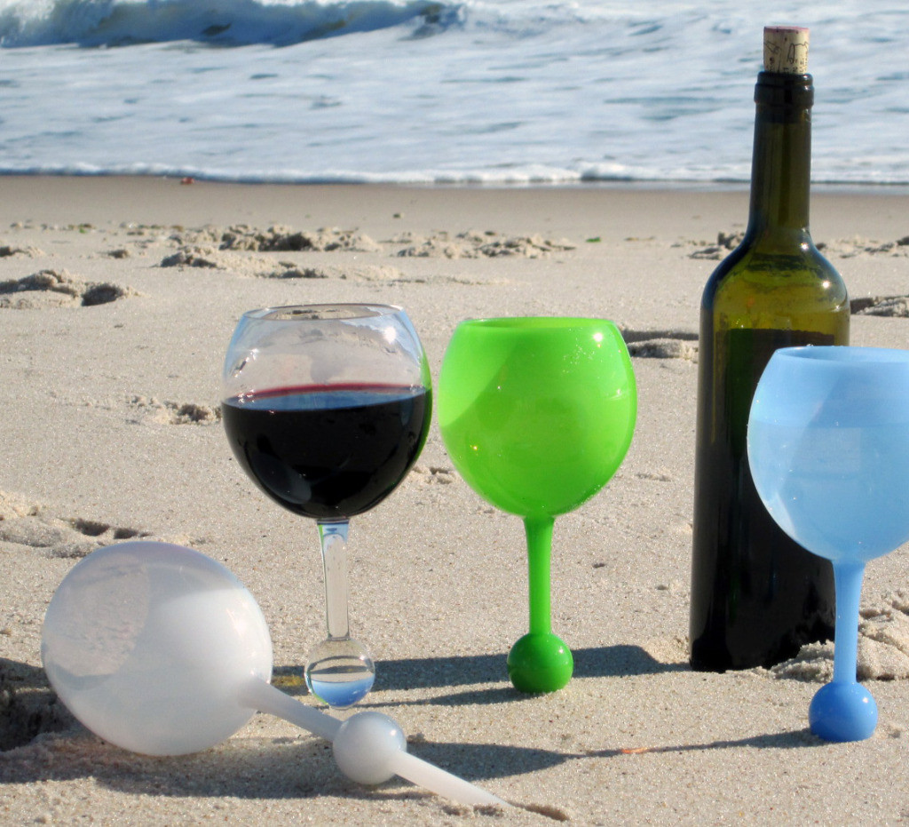 Пляж и вино