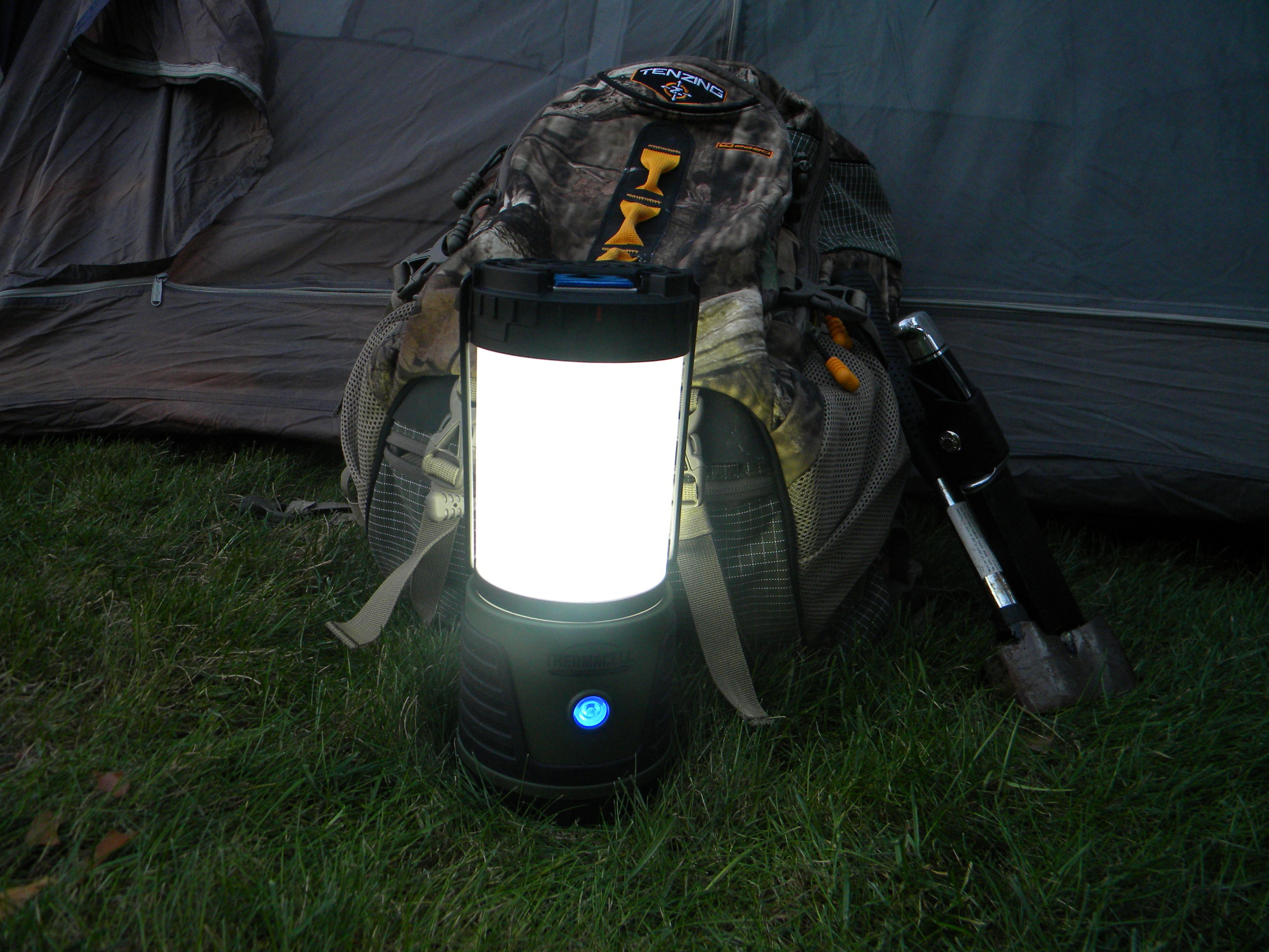 Light camp. Лампа противомоскитная THERMACELL trailblazer Camp Lantern Mr CL. Фонарь на природе. Фонарь в палатку. Светильники для похода на природу.